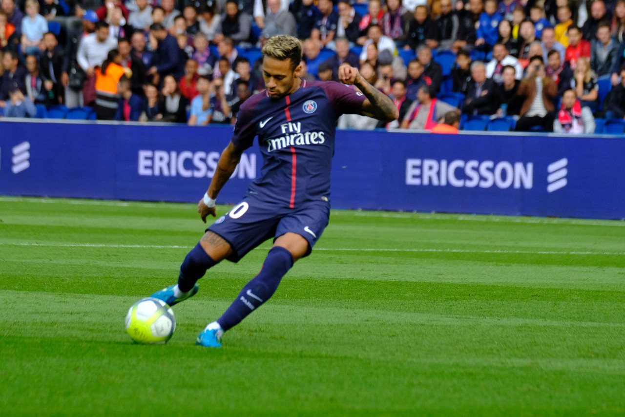 辽宁的冬天也太全面了 冬季海上挑战赛激情开赛 助力打造大连“冬泳之都”（辽宁冬季百态尽显：海上挑战赛热血开赛，助力大连打造“冬泳之都”）