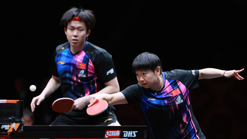 欧冠2-1逆转！巴萨天降神兵：后卫3分钟梅开二度创历史，逼近前八（欧冠2-1大逆转！巴萨神兵突现：后卫3分钟双响创历史，距离八强一步之遥）