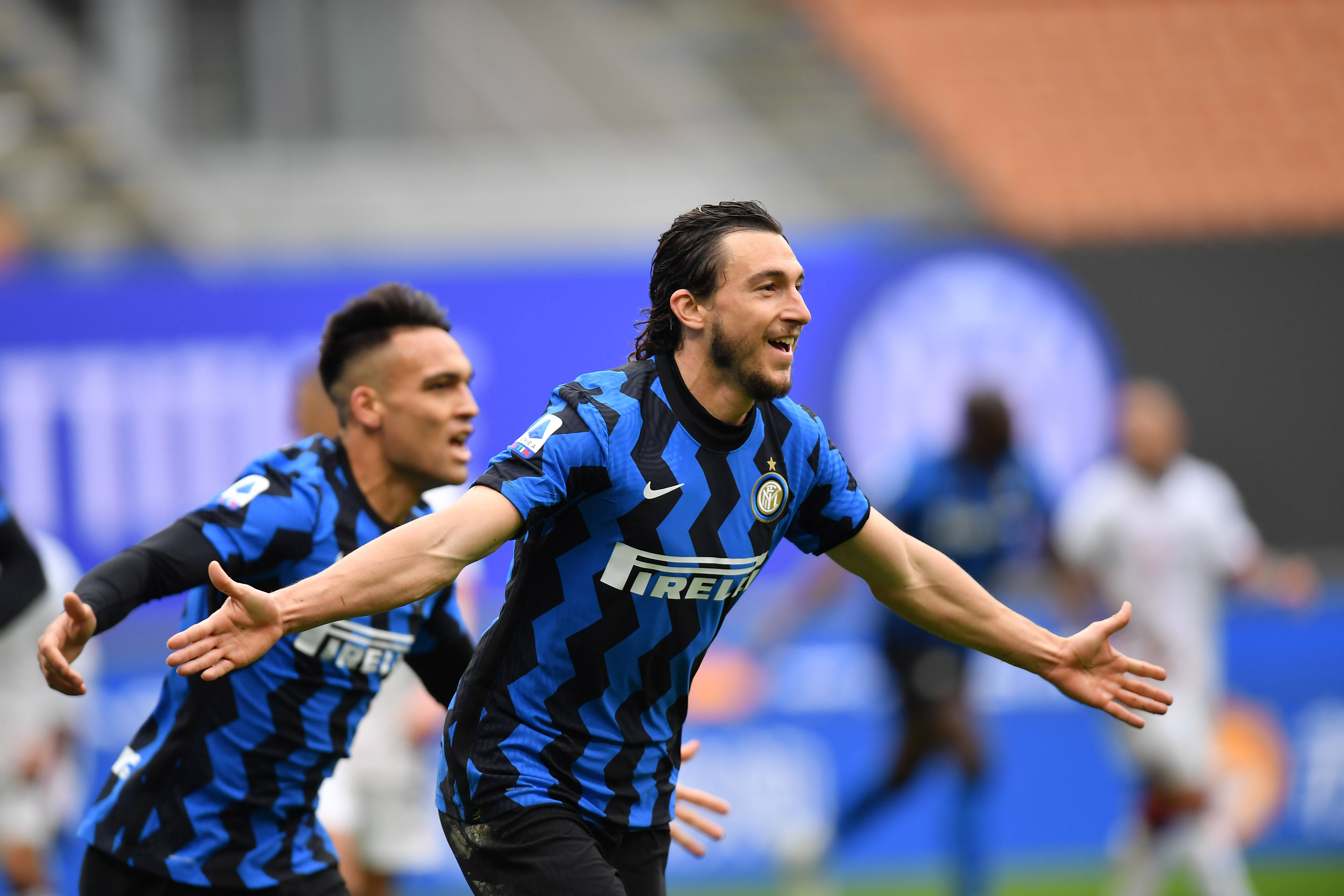 报16连胜终结之仇！凯恩破门追平姆巴佩，拜仁3-2柏林联合三线狂飙（复仇之战！凯恩建功追平姆巴佩，拜仁3-2险胜柏林联合三线高歌猛进）