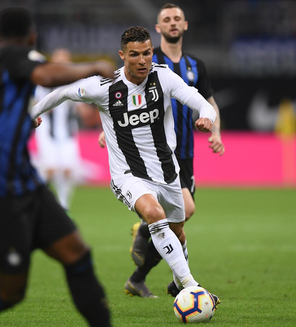 德甲战报：卡德打入唯一进球，十人奥格斯堡1-0汉堡（德甲战报：卡德制胜，十人奥格斯堡1-0力克汉堡）