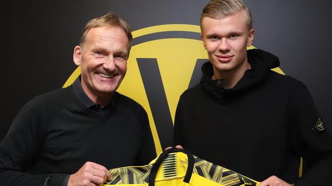 拜仁慕尼黑莱万帽子戏法再创纪录（拜仁莱万戴帽再次刷新纪录）