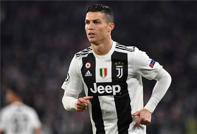 美因茨后卫科尔德甲生涯第9次染红，成德甲历史染红最多球员（美因茨后卫科尔生涯第9张德甲红牌，登上德甲历史红牌榜首）