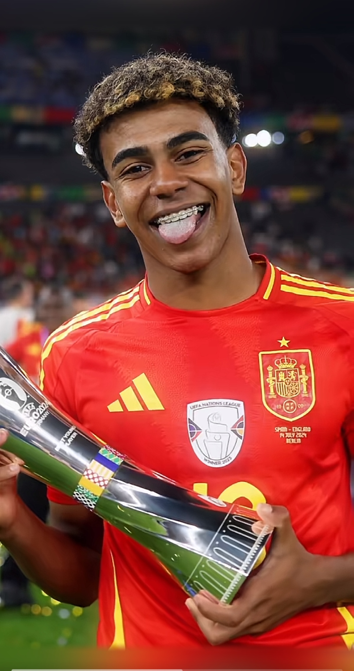 川普狂喜，乡下人乐队将在世界杯抽签仪式结束后表演《YMCA》（特朗普喜不自禁：世界杯抽签仪式落幕后，乡下人乐队将献唱《YMCA）