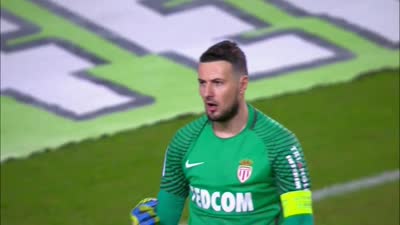 在直播镜头前被弗拉门戈球迷暴力扯头发，女记者发文呼吁尊重（直播中遭弗拉门戈球迷粗暴揪发，女记者发声呼吁尊重）